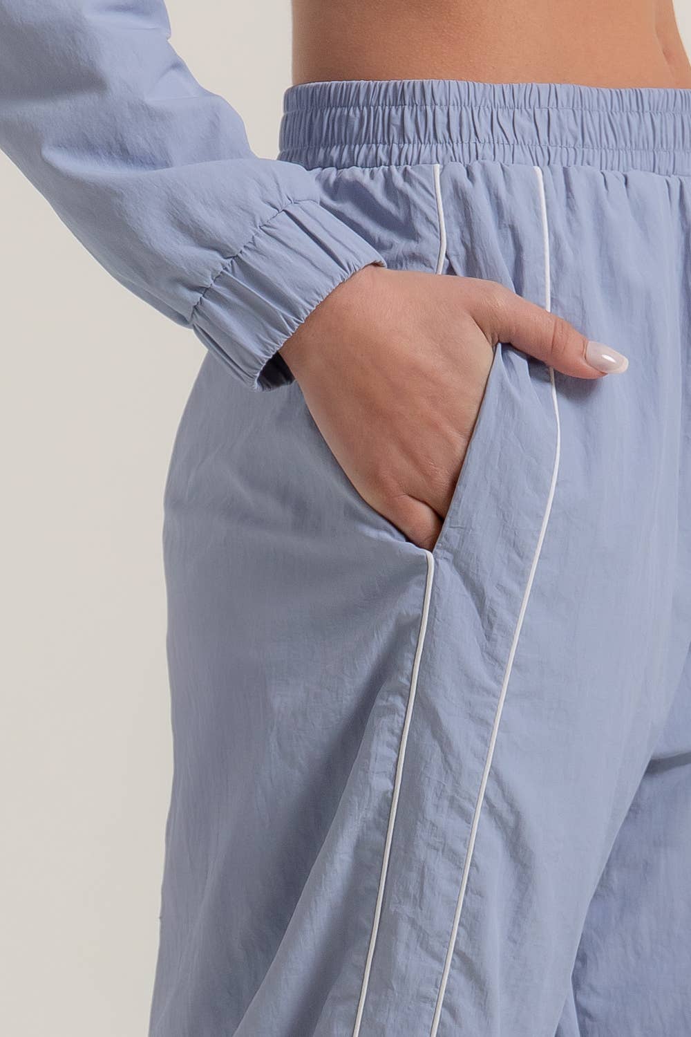 Active Basic | Active USA - Wholesale Sportbroek - Dames - Anorakstof Zijpijpen Trainingsbroek met Openingsstopper4