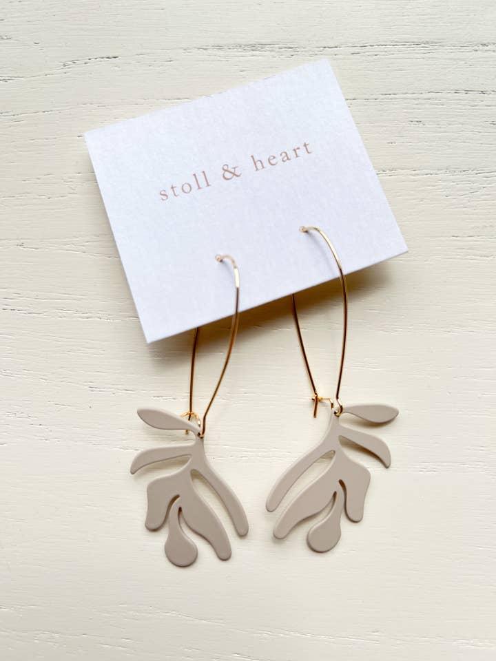 Stoll & Heart - Wholesale Dangle Earrings - The Leaf - Long - Grey/Neutral0