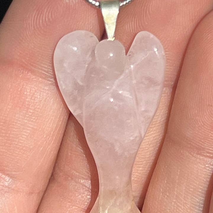 Collier ange en quartz rose avec chaîne pour la vente par Crystals of the Mines LLC
