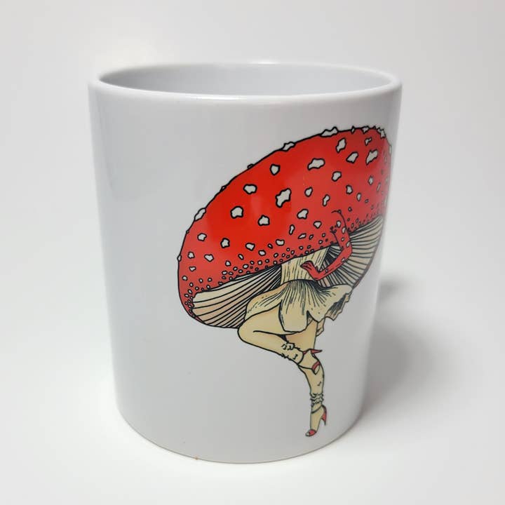 Mushroom Marauder – wholesale Kaffekoppar – Fröken Amanita kaffemugg | Svamp Pinup Girl | 11oz/15 oz7
