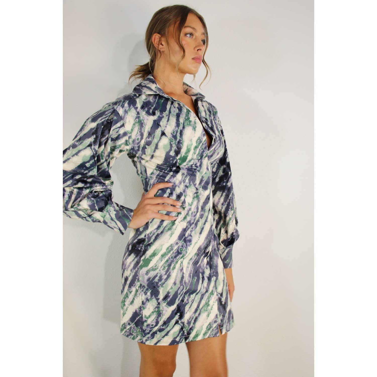 MARINEBLAU MULTI SCHWERES BAUMWOLL-MINIKLEID MIT BALLONÄRMELN für den Großhandel auf Faire13