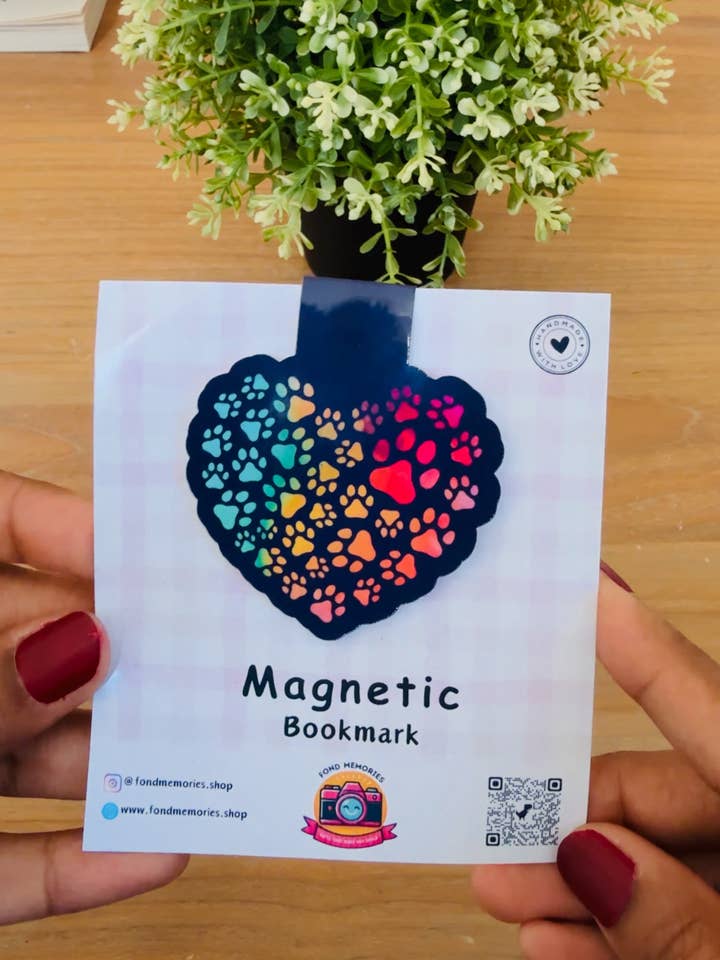 Marque-page magnétique noir Paws pour la vente par Fond Memories