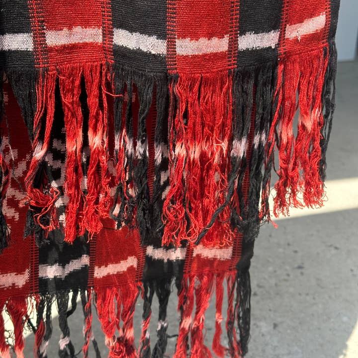 Office Objets - Wholesale Coverlet - Ikat, traditional Indonesian fabric from the island of Savu (Timor) red and black 2m25x7552
