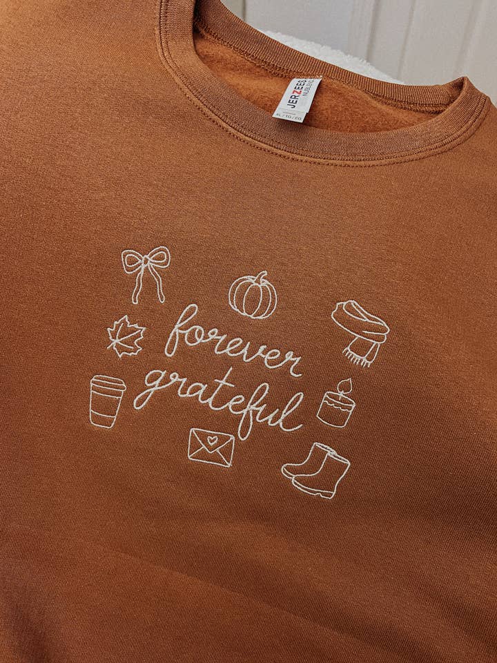 Evigt Taknemmelig Broderet Sweatshirt for engroshandel hos Timeless Sage