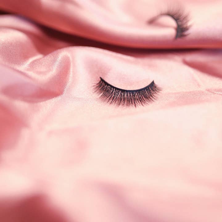 Lovely Lashes - Vente Faux cils - Kit Deluxe Lovely Lashes avec Eyeliner Noir10