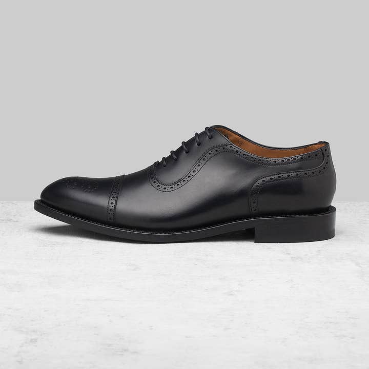 St James scarpa Oxford in pelle nera per la vendita all'ingrosso da parte di Peter & Porter