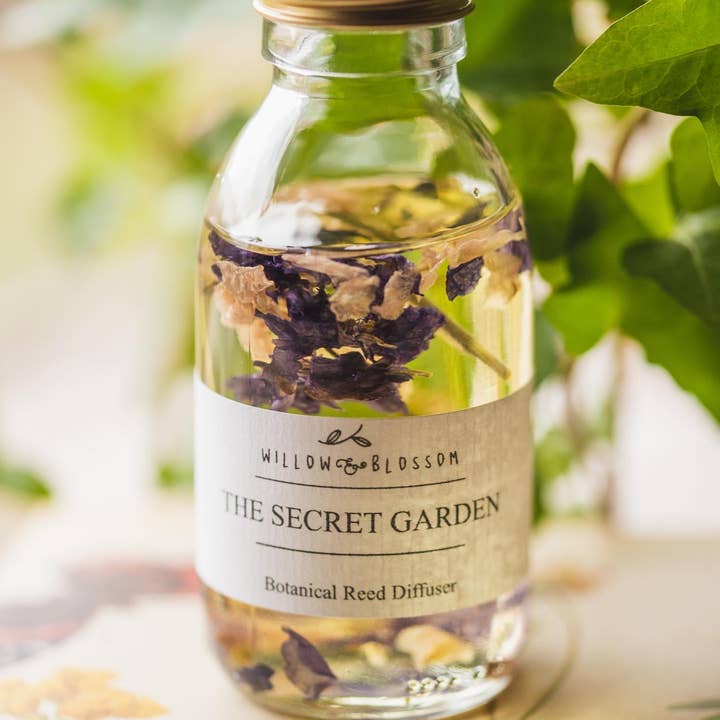 Willow & Blossom Botanicals - Wholesale Reed Diffuser - Botanical Reed Diffuser with dried flowers;choose your scent