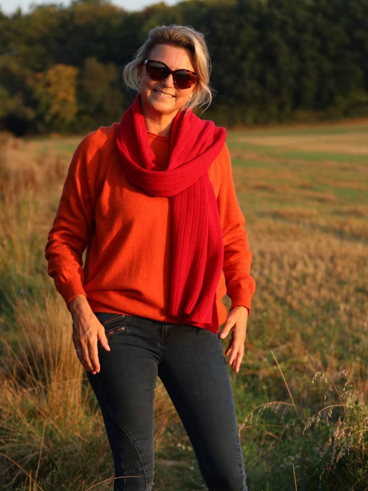 Lyxig halsduk i kashmirblandning för wholesale av Cadenza Italy Ltd