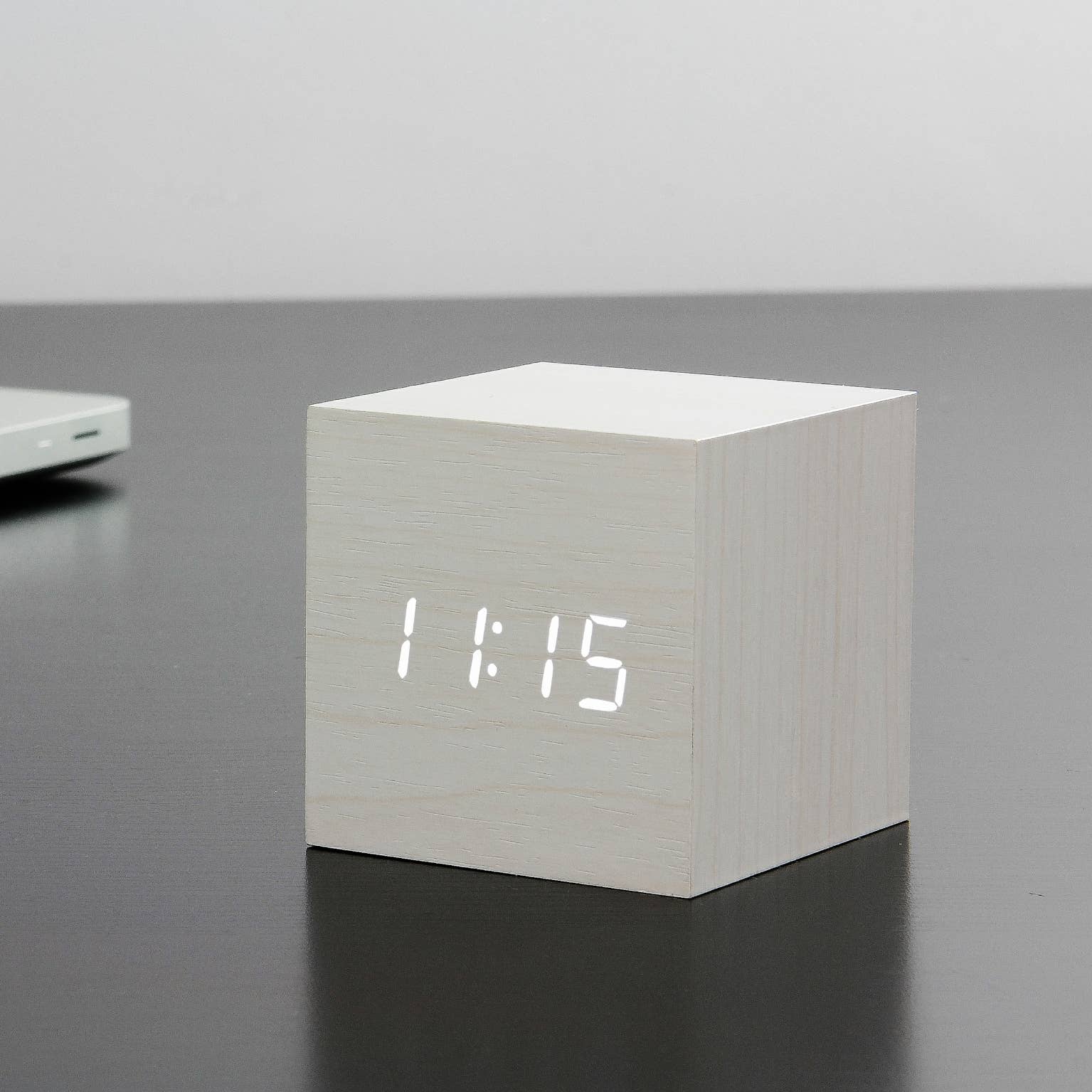 Gingko Design - Vendita all'ingrosso Sveglia - Orologio a cubo con attivazione a schiocchi23