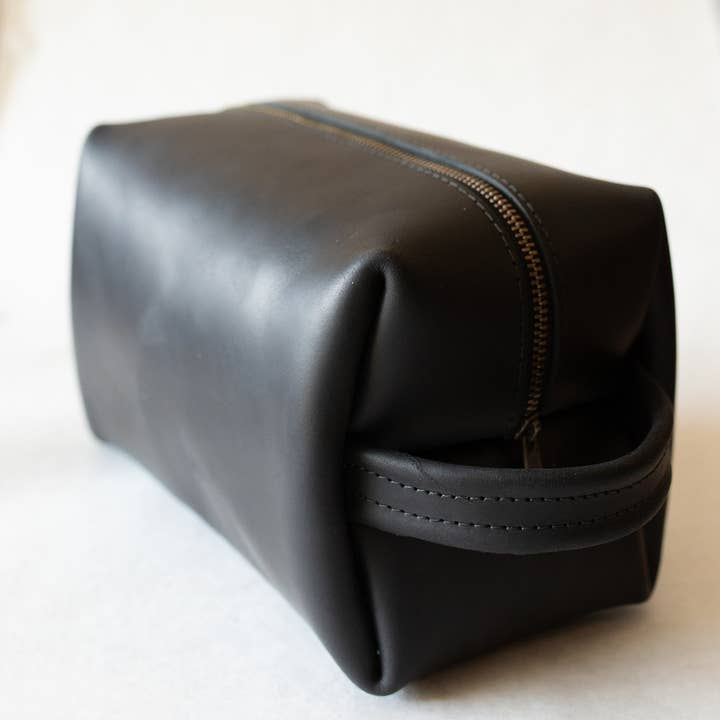 Lindy Leather - Wholesale Toiletry Bag - Men's - Dopp Kit - The Gentleman's Travel Kit