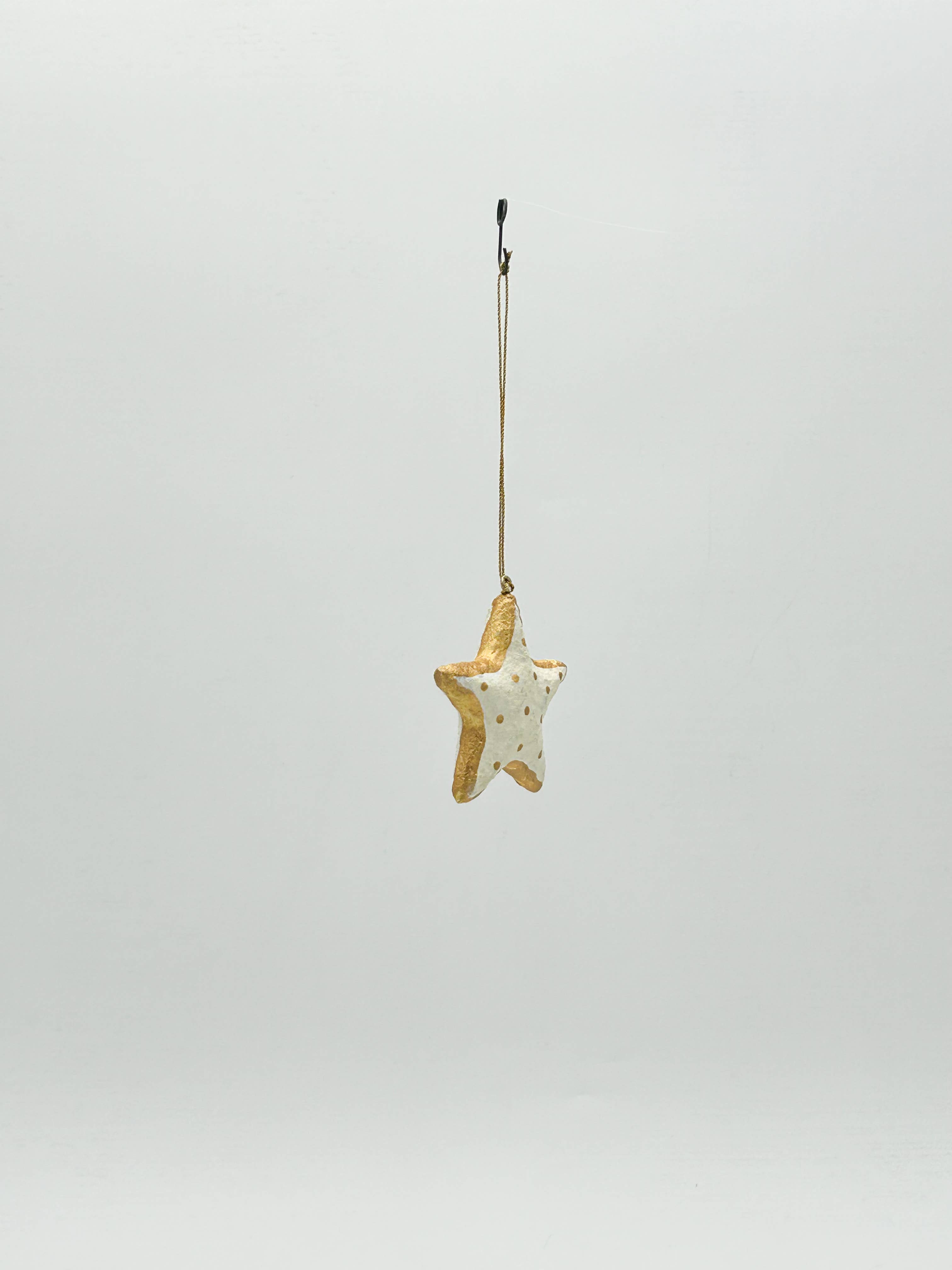 Kalid Christmas - Vente Objets de décoration - Ornement suspendu étoile en coton mâché crème avec liseré doré1