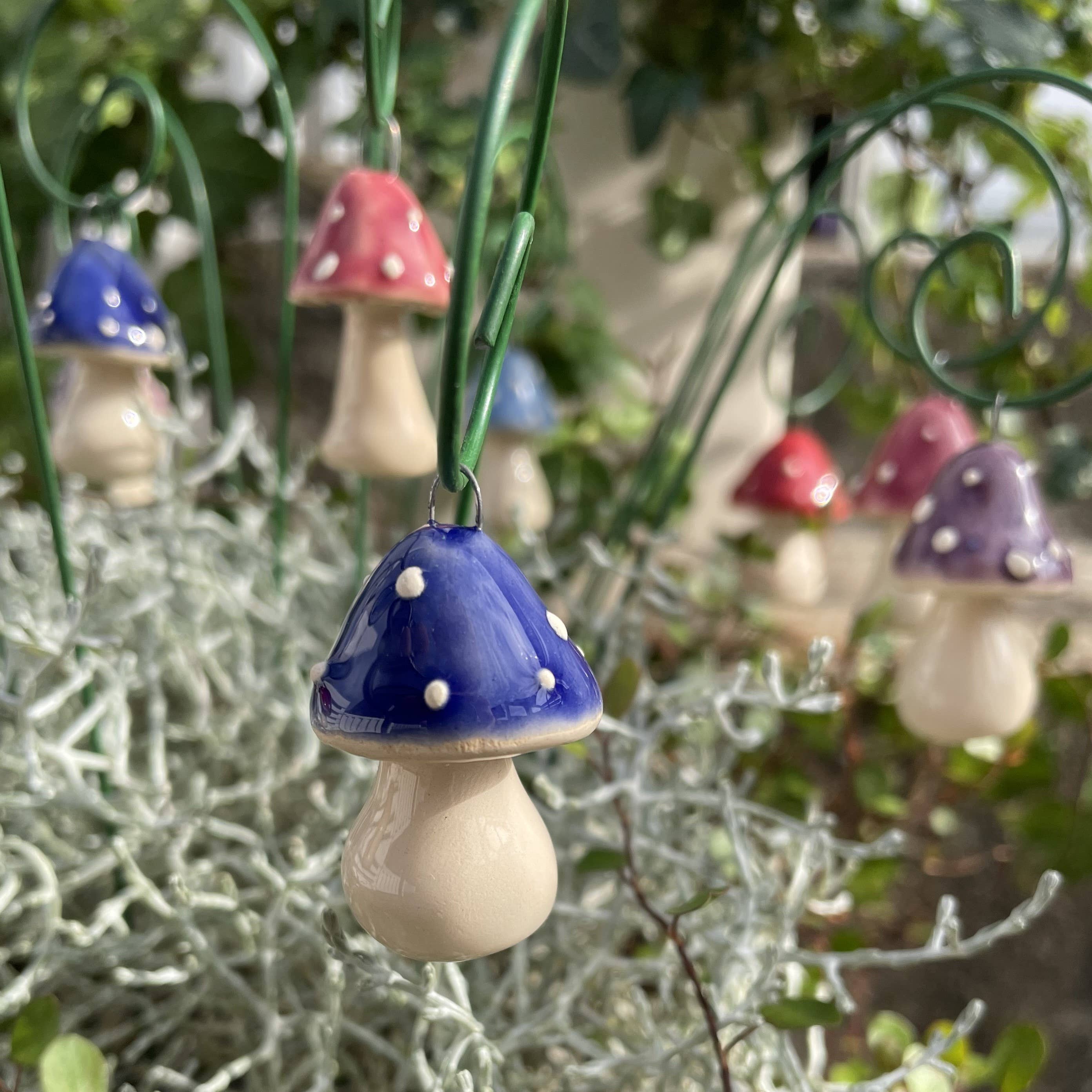 Pannonhem AB. – wholesale Gräspiggar – Hängande keramiksvamp med stjälk, växtpinne2