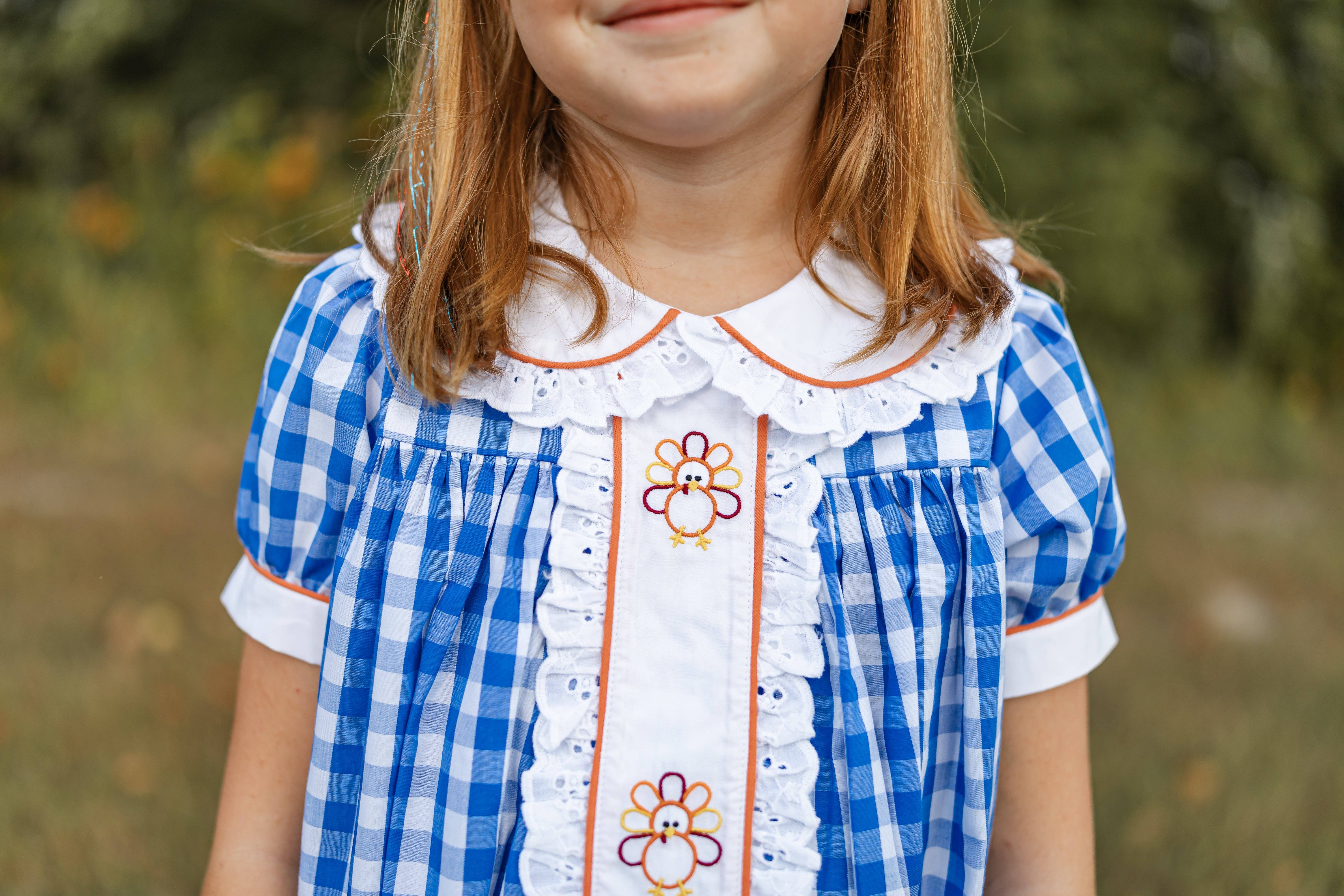 Posh Pickle – Großhandel Kleid – Kinder – Thankful Gingham-A-Linien-Kleid mit Truthahnstickerei, marineblau7