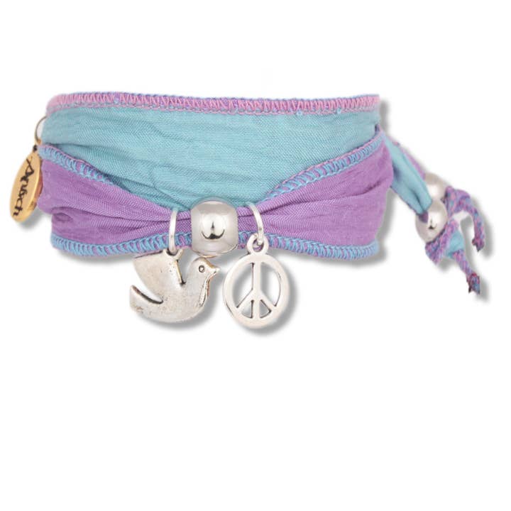 Dove of Peace — Bracciale in seta Peri-Blue in tessuto sari per la vendita all'ingrosso da parte di Anísch de la Cara