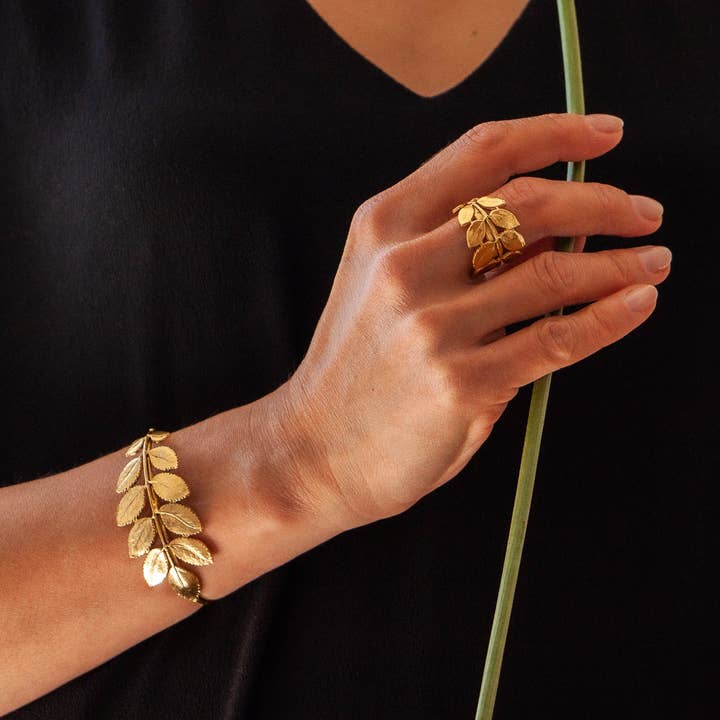 Lotta Djossou Paris – wholesale Cocktail/Statement Ring – Rostfritt guld gyllene Acacia Leaf Ring - smycken - g