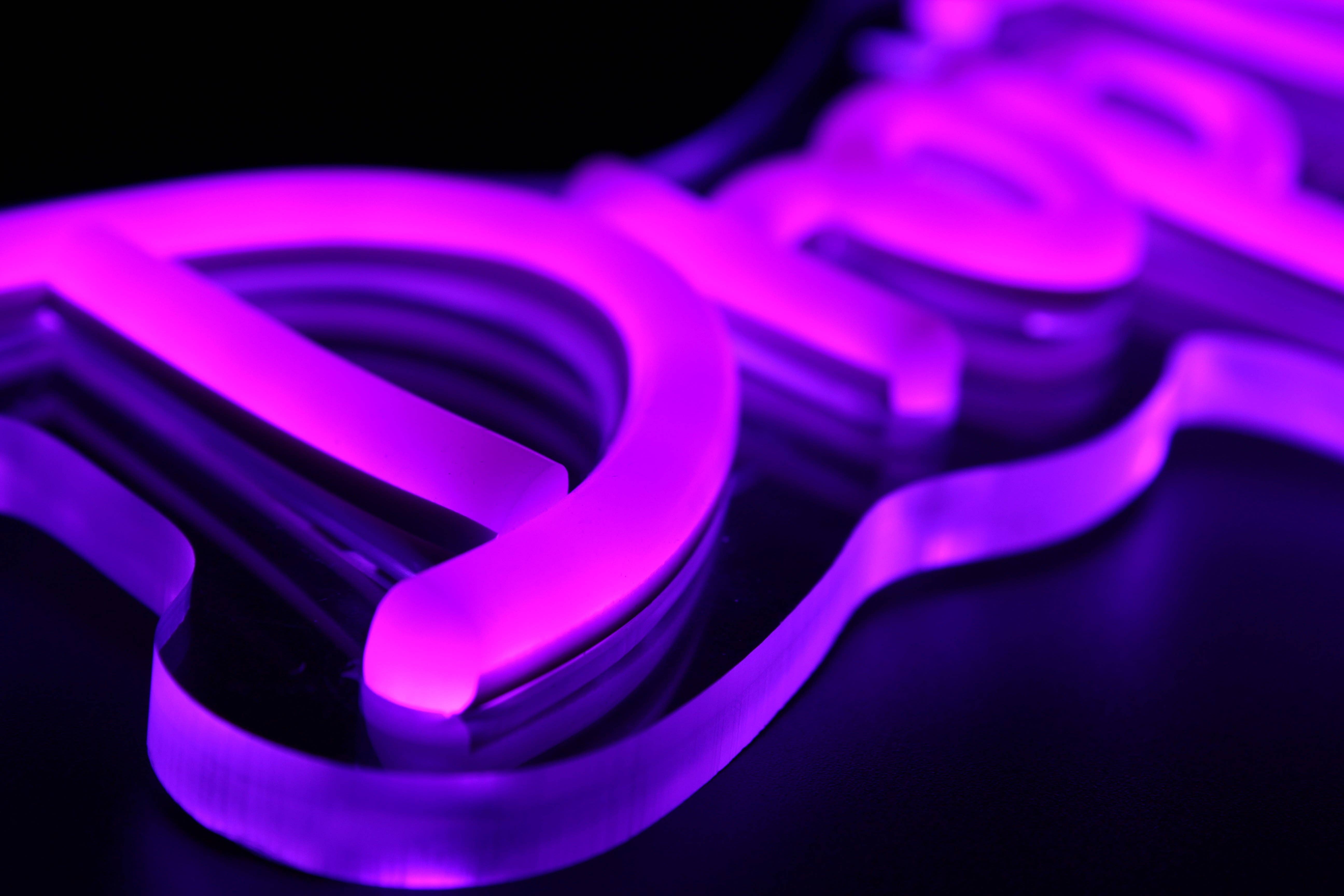 Amber Bright Creations – wholesale Neon sign – Drop Dead Gorgeous LED Neon Wall Sign5