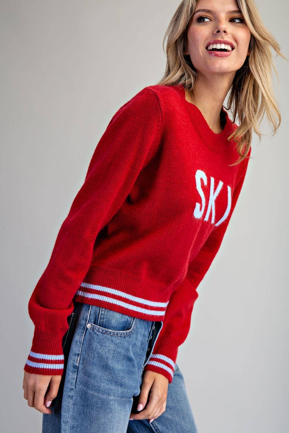 PURPUR PL9681 - PULLOVER MIT FETTEM SKI-SCHRIFTZUG UND GESTREIFTEN BÜNDCHEN für den Großhandel auf Faire8