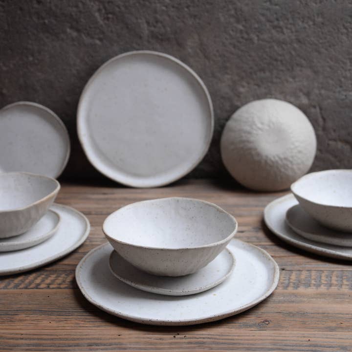 Collezione Classica Maculato Bianco — Piatti e Ciotole Fatti a Mano per la vendita all'ingrosso da parte di LAIMA CERAMICS (SIA Radosa Apvieniba Spares)