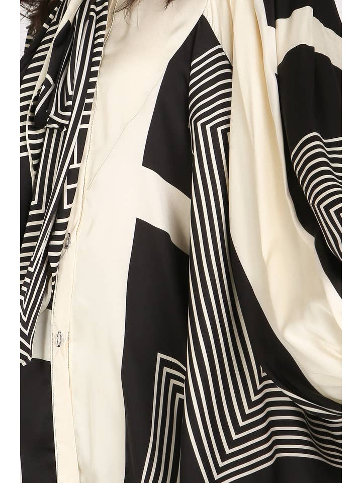 Preto Blusa de Cetim com Laço de Contraste Geométrico KC2357 para venda a revendedores na Faire6