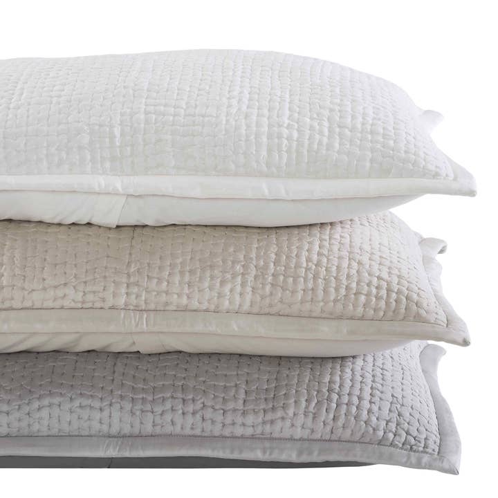 Lucy Coverlet Sham - Standard - 20" X 26" - Pärlemorfärgad för wholesale av Orchids Lux Home