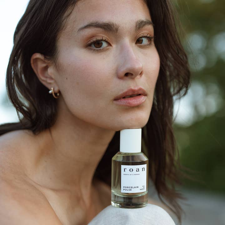 Roan Fragrances - Wholesale Perfume/Eau de Toilette - Porcelain Pulse Eau De Parfum | Darjeeling Tea, Fruity Amber3