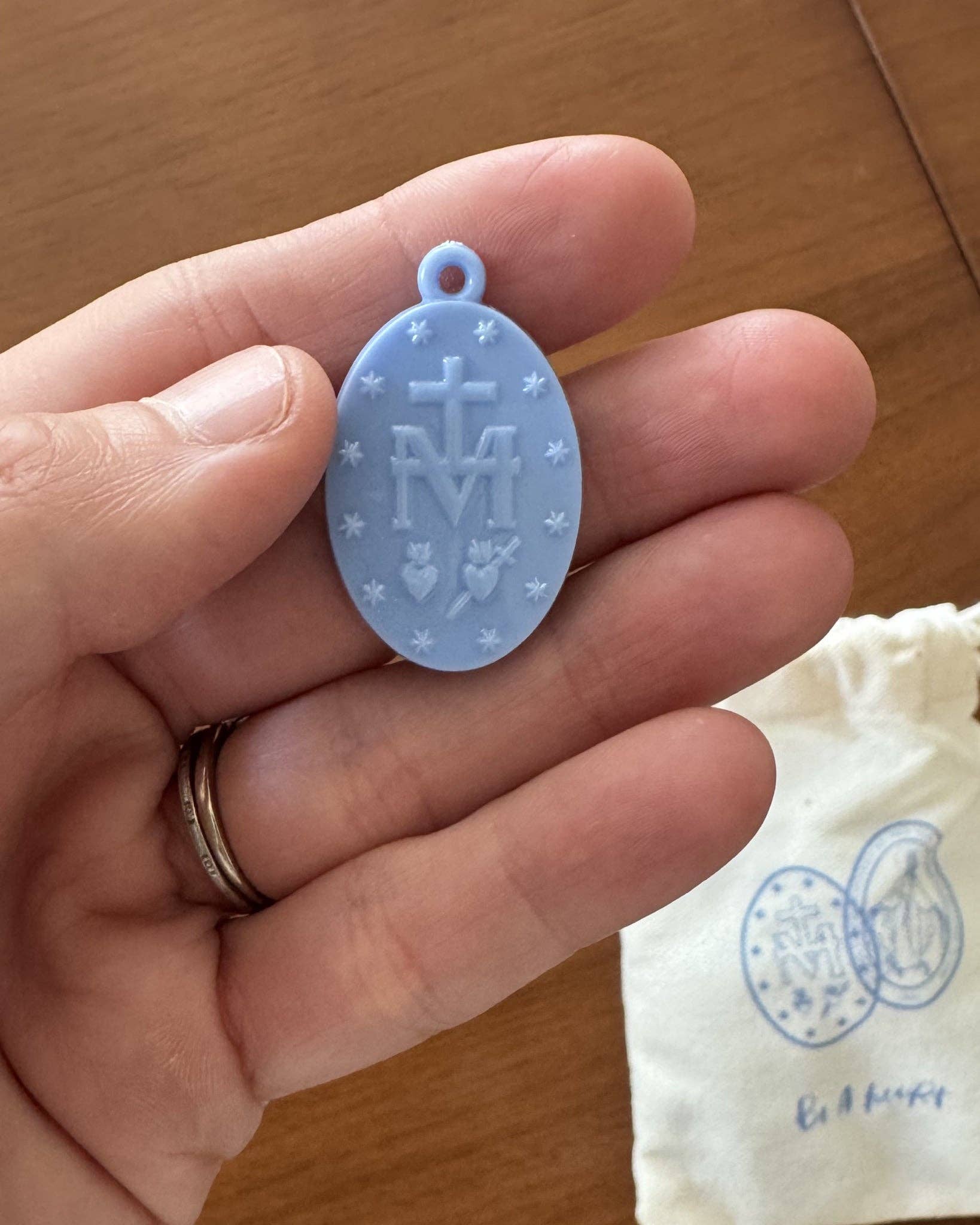 Be A Heart - Wholesale Keepsake Coin/Token - Be A Heart Plastic Miraculous Medals - Pack of 252