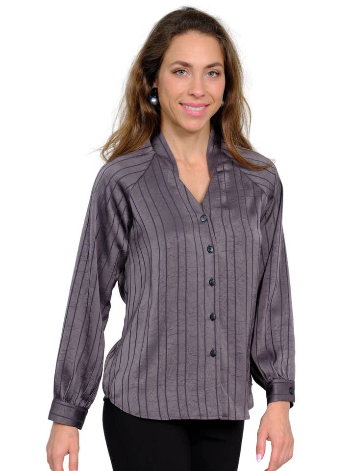 Blouse en jacquard satin gris Lior avec dos découpé - Camryn pour la vente par LIOR / ALISHA D