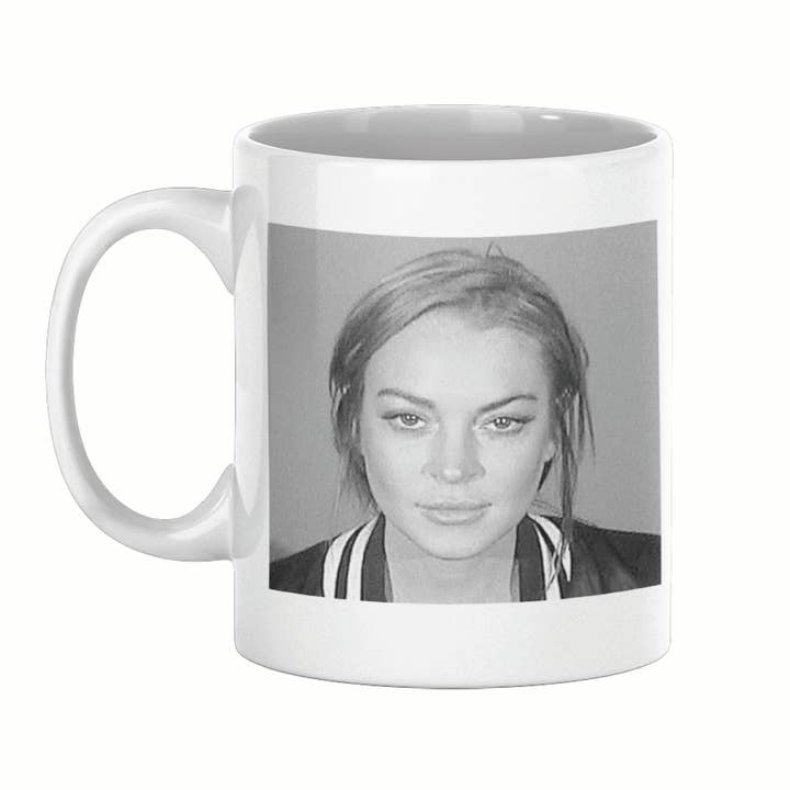 Lindsey Lohan Mugshot-mok voor wholesale door Lucky Mfg. Co.