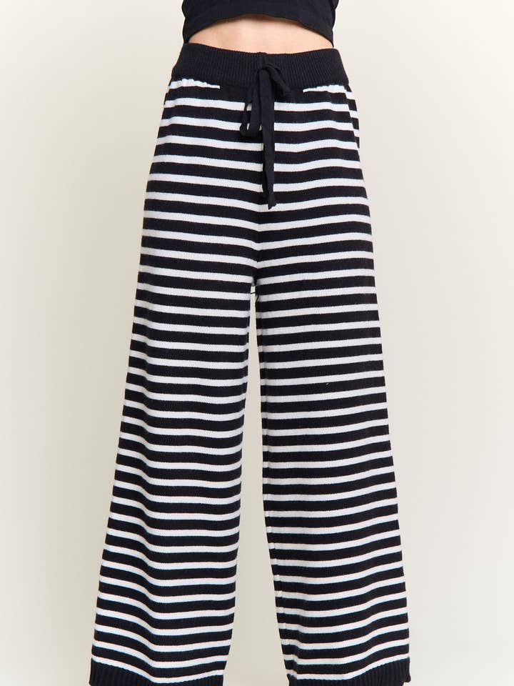 CEP4154 - PANTALON DE DÉTENTE EN MAILLE À JAMBES LARGES ET RAYURES pour la vente par ADORA LA