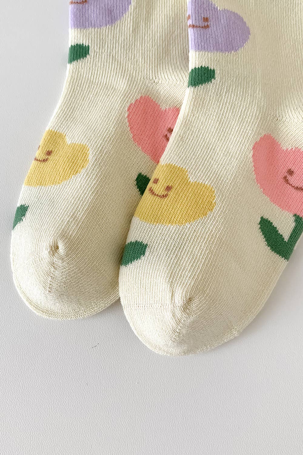 Multicolore Lot de 4 Paires de Chaussettes Enfant avec Designs Amusants en vente sur Faire6