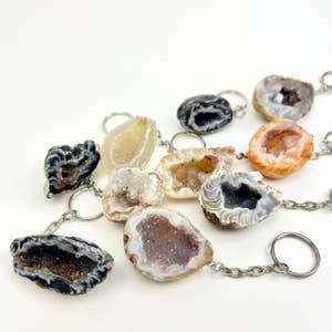 Wholesale SUPERFINDINGS 6Pcs Tree of Life Keychain Natural Crystal