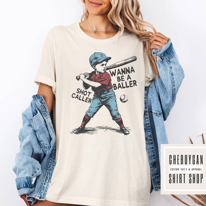 Envie d'être une joueuse de baseball baller shot caller - T-shirt graphique pour femmes pour la vente par Cheboygan Shirt Shop