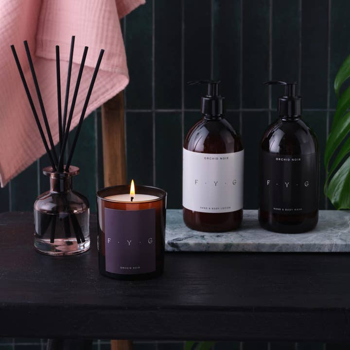 Lotion pour les mains et le corps à la grenade noire 300 ml pour la vente par FYG