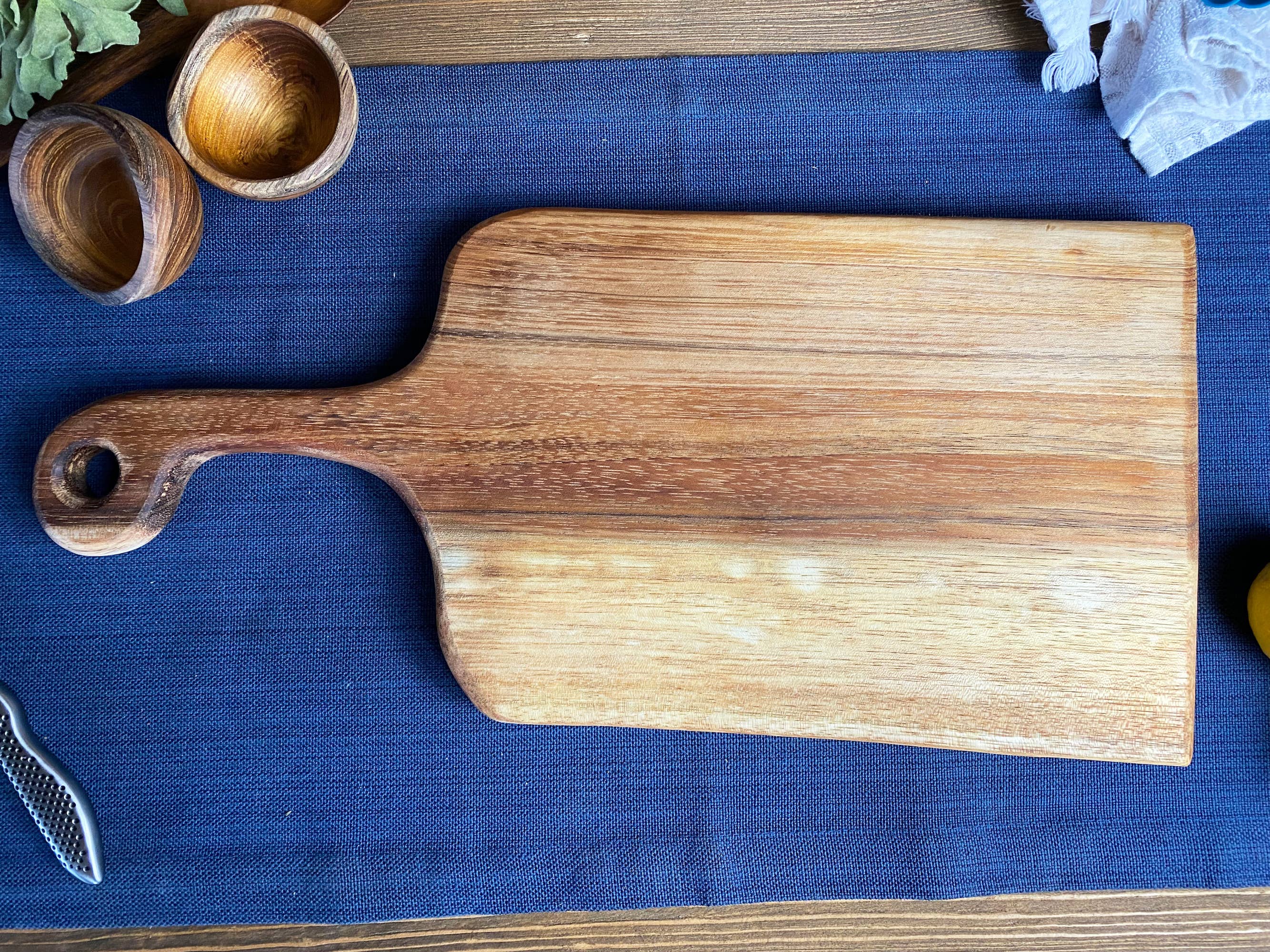 Tuckahoe Hardwoods - Wholesale Cutting Board - Medium Live Edge Board with Handle5