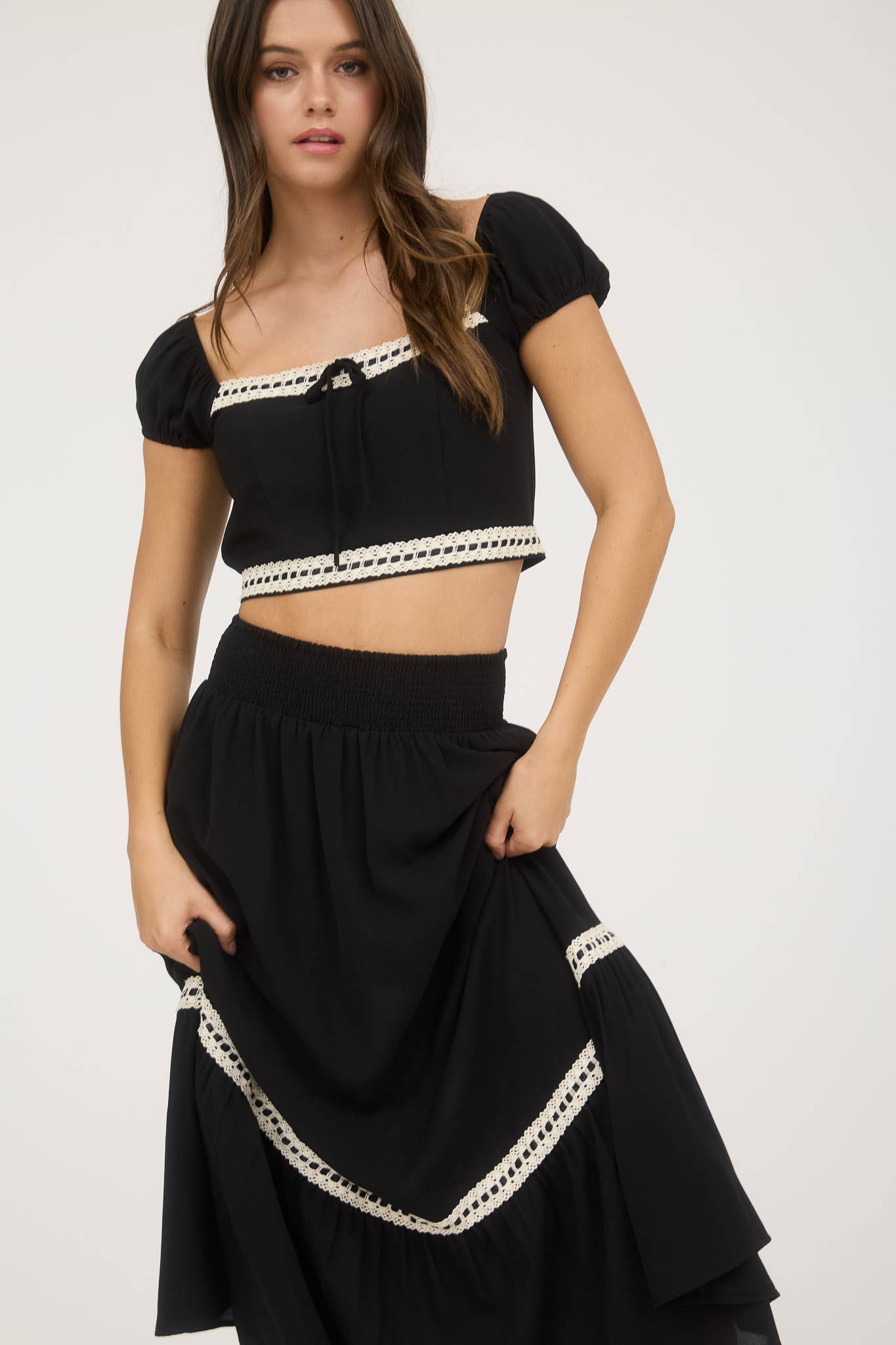 Blu Pepper – Blusa - Mulher por atacado – TOP CURTO DE MANGAS CURTAS COM LAÇO NAS COSTAS E RENDAS EM CONTRASTE7