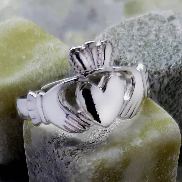 CLANDELA - Wholesale Cocktail/Statement Ring - Heavy Claddagh Ring