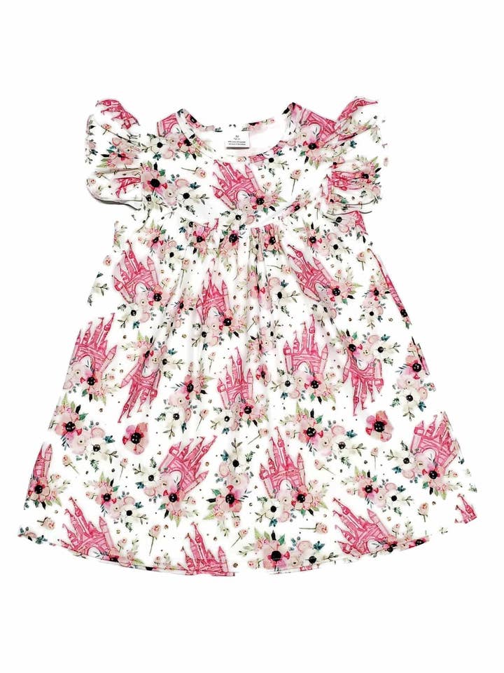 Robe en soie de lait flottante Château enchanté pour la vente par Great Lakes Kids Apparel