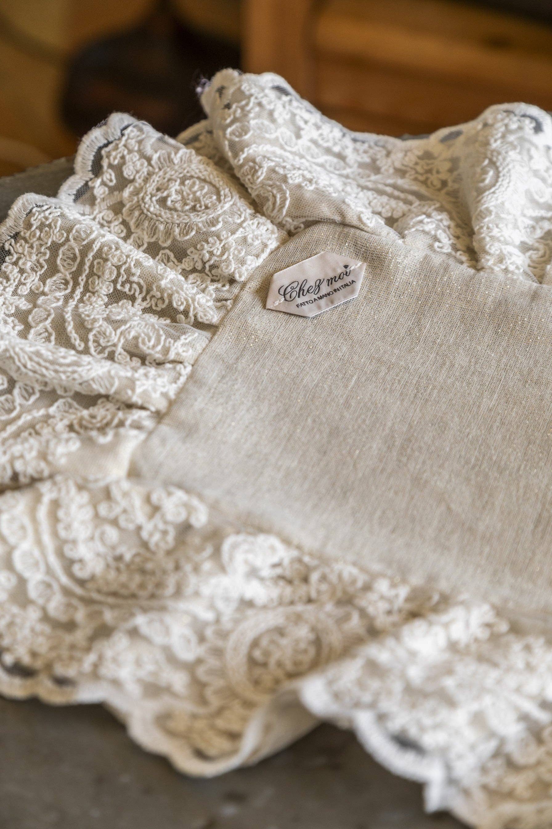 Oro Centrino Volant Corinzio In Puro Lino Oro in vendita all'ingrosso su Faire3