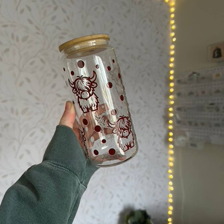 SKS Design Studio - Wholesale Drinking Glass/Cup - Highland Cow | 20 oz Glass Tumbler with Bamboo Lid & Straw