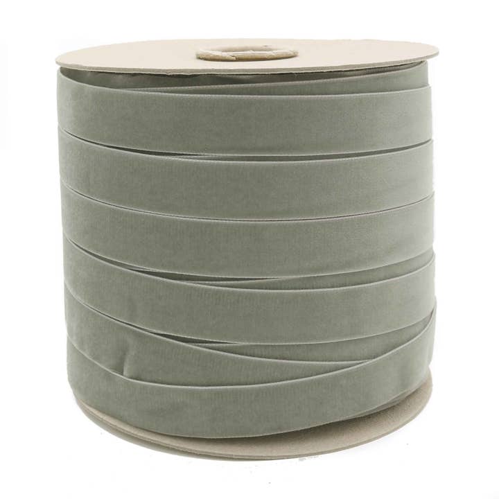 Ruban de velours gris suisse pour la vente par Such Good Supply