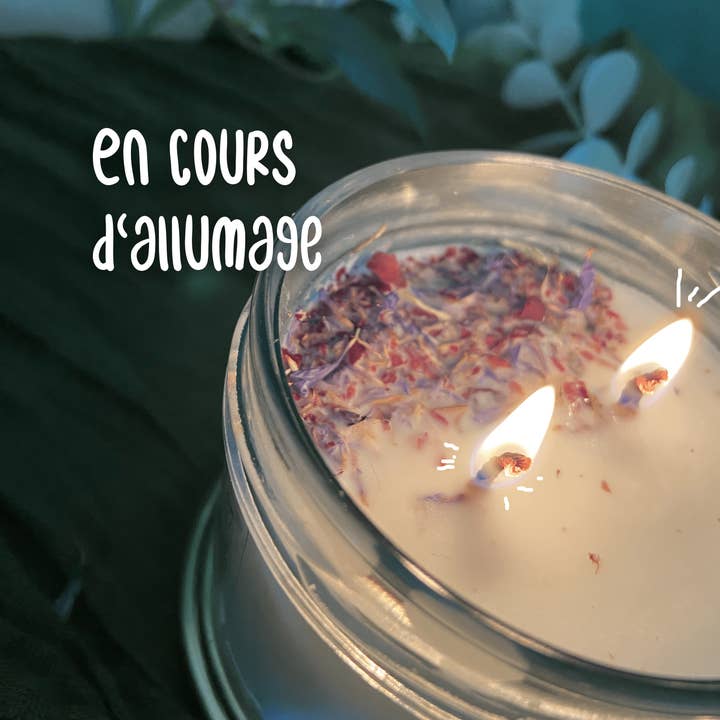 Lilium Blanc - Wholesale Jar/Filled Candle - Soy Wax Melon Candle & Flower Petals3