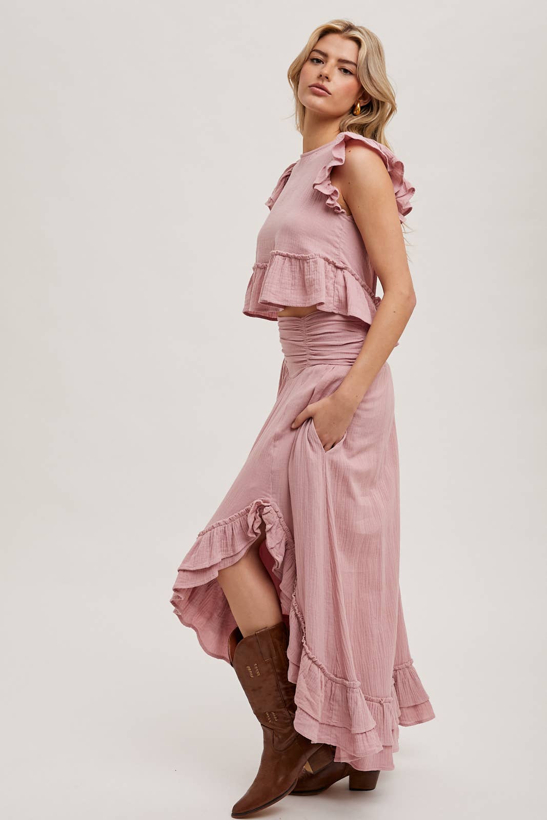 Bluivy – Großhandel Set aus Oberteil und Rock – Damen – MINIROCK-SET MIT CROP TOP UND SEITENSCHLITZ MIT RÜSCHENBESATZ13