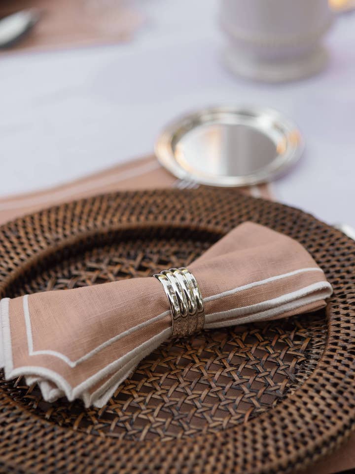 Serviette Sel, rose et blanc pour la vente par Mariaida Home