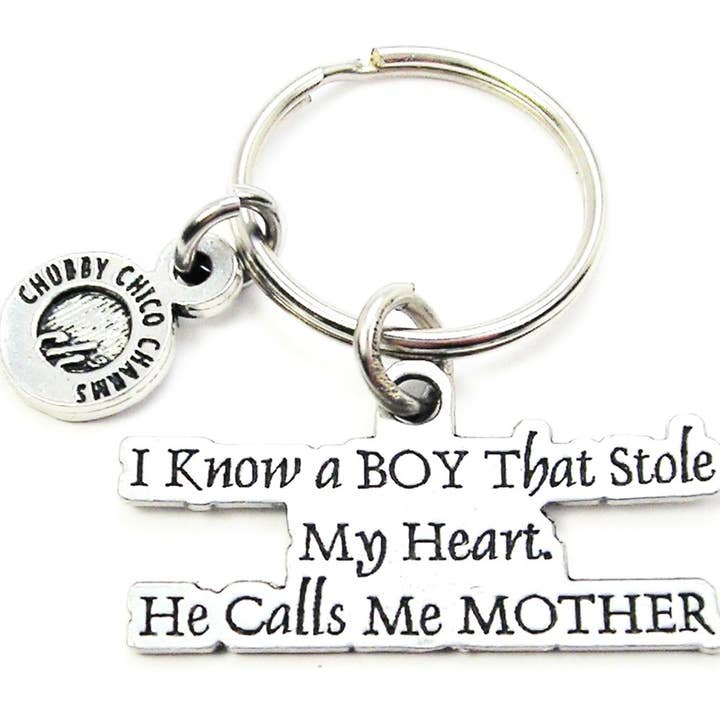 Jag känner en pojke som stal mitt hjärta Han kallar mig mamma nyckelring för wholesale av Chubby Chico Charms