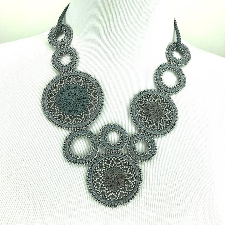 Beaded erklæring halskæde-sølv mat for engroshandel hos KVZ Designs