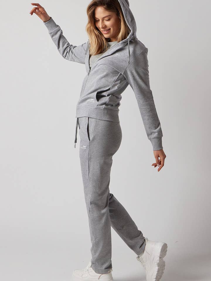 Ensemble sweat à capuche zippé et joggers pour la vente par OWN OFF WITH NATURE