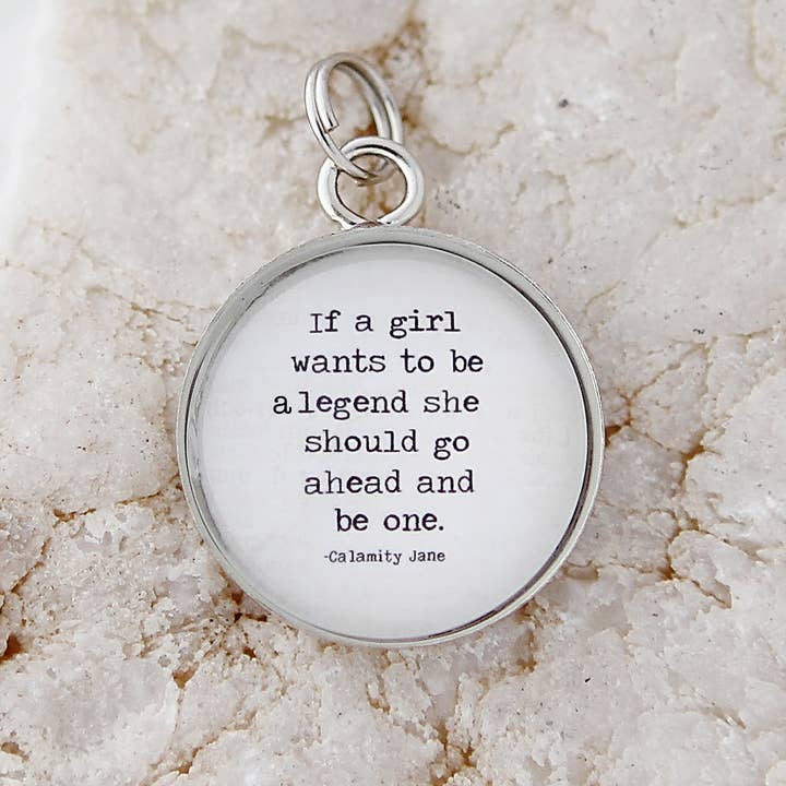 Breloque ronde Be A Legend pour la vente par Jennifer Dahl Designs LLC