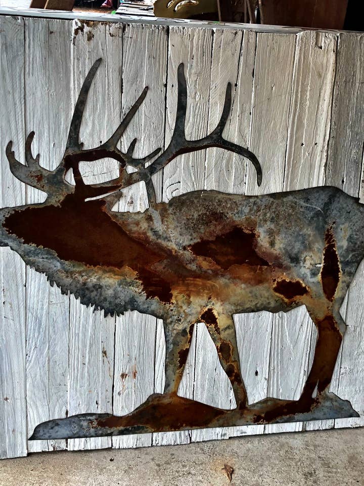 Grand élan sur bois pour la vente par Whitewashed Home