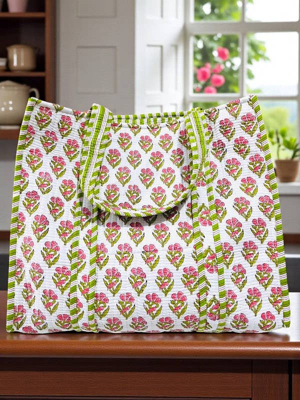 Sac fourre-tout vert et rose à motif floral de Brooke pour la vente par Nash Grey