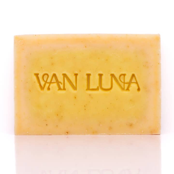 Savon en barre au citron et curcuma pour la vente par Van Luna